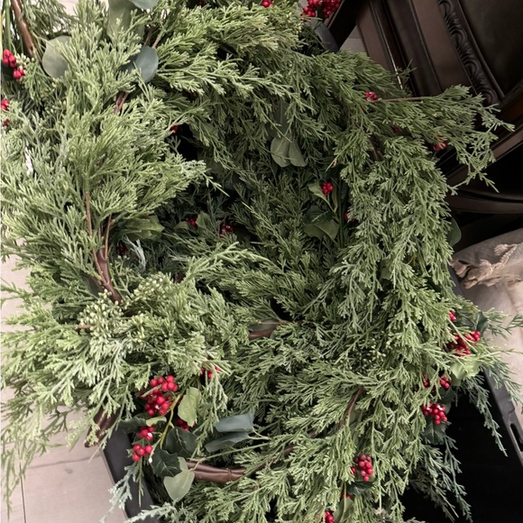 Eucalyptus, Berry & Holly Garland - Picture 3 of 4